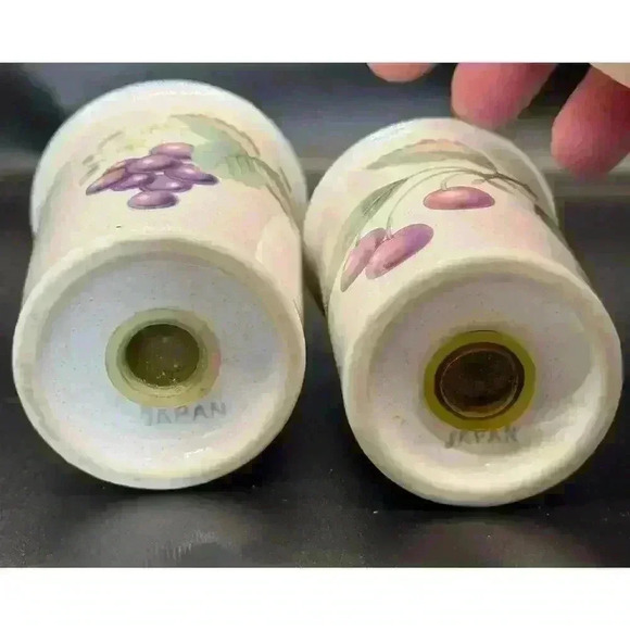 Savior Vivre "Luscious" Salt and Pepper Set Grapes Flowers and Green Leaf Design - Picture 7 of 10